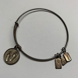 Wind & Fire Charm Bracelet Expandable Bangle Flip Flops Made In USA 2013 Beach